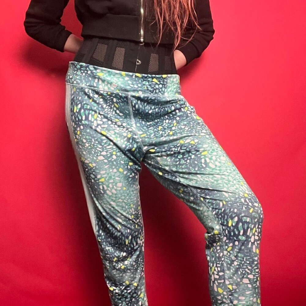 Athletic works / Teal and green patterned athletic capris 💙💚​​​​​​​​